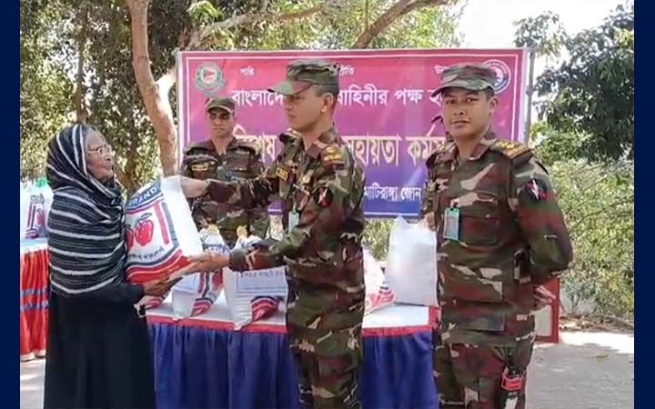 খাগড়াছড়িতে সেনাবাহিনীর মানবিক সহায়তা প্রদান