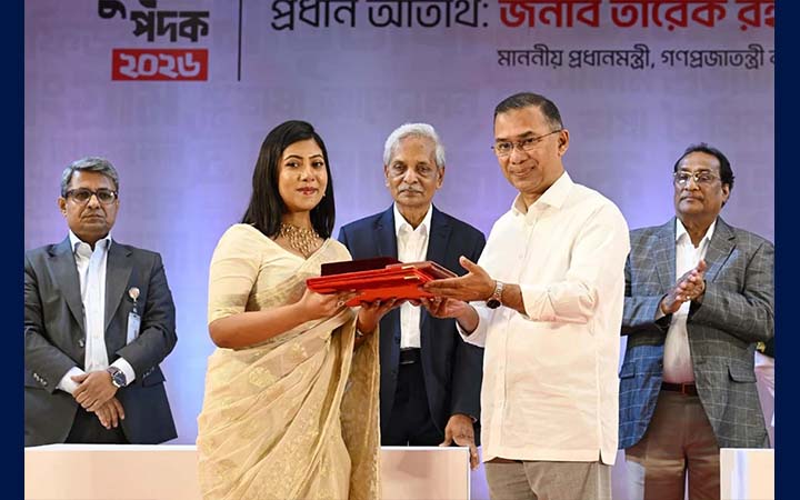 একুশে পদক প্রদান করলেন প্রধানমন্ত্রী তারেক রহমান