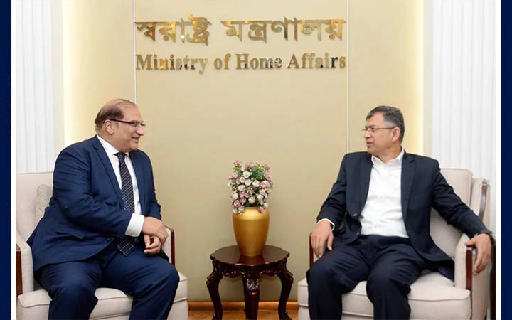 স্বরাষ্ট্রমন্ত্রীর সঙ্গে পাকিস্তানের হাইকমিশনারের সৌজন্য সাক্ষাৎ