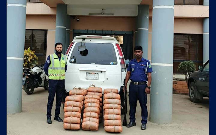 ব্রাহ্মণবাড়িয়ায় মাইক্রোবাসে ১০৮ কেজি গাঁজা উদ্ধার