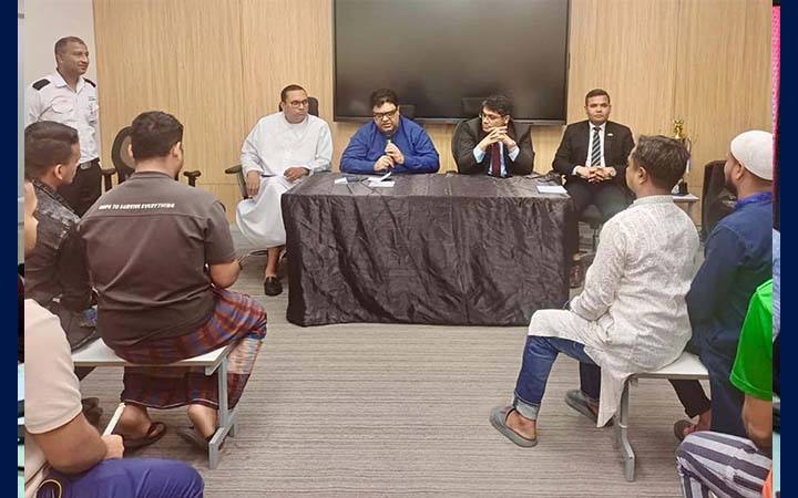 দুবাইয়ে প্রবাসী কর্মীদের সঙ্গে প্রধানমন্ত্রীর উপদেষ্টার মতবিনিময়