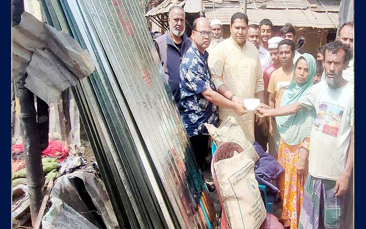 নওগাঁয় ভূমিহীন সাজ্জাদ পেল সরকারি সহায়তা