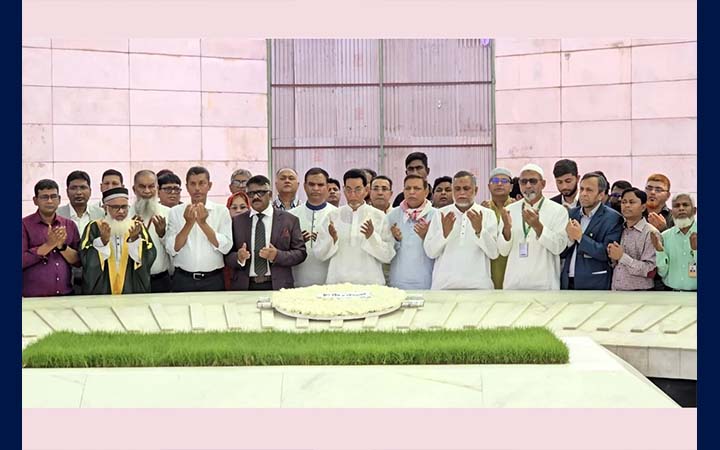 জিয়াউর রহমান ও খালেদা জিয়ার কবরে হুইপদের শ্রদ্ধা