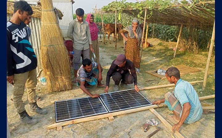 গাইবান্ধার দুর্গম চরাঞ্চলে অন্ধকার দূর করছে সৌরবিদ্যুৎ