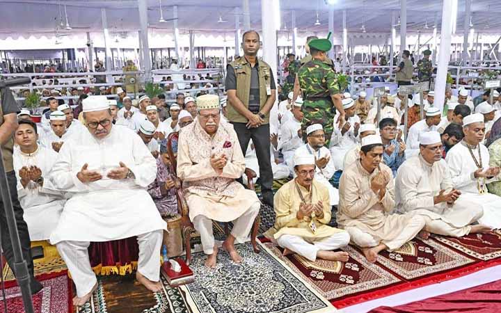 জাতীয় ঈদগাহে ঈদের নামাজ আদায় করেছেন রাষ্ট্রপতি