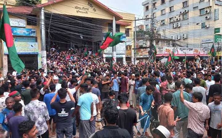 হবিগঞ্জে হাজারও ছাত্র-জনতার বিজয় উল্লাস