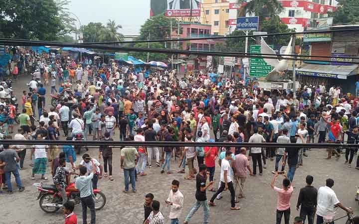 চুয়াডাঙ্গায় জনতার আনন্দ মিছিল