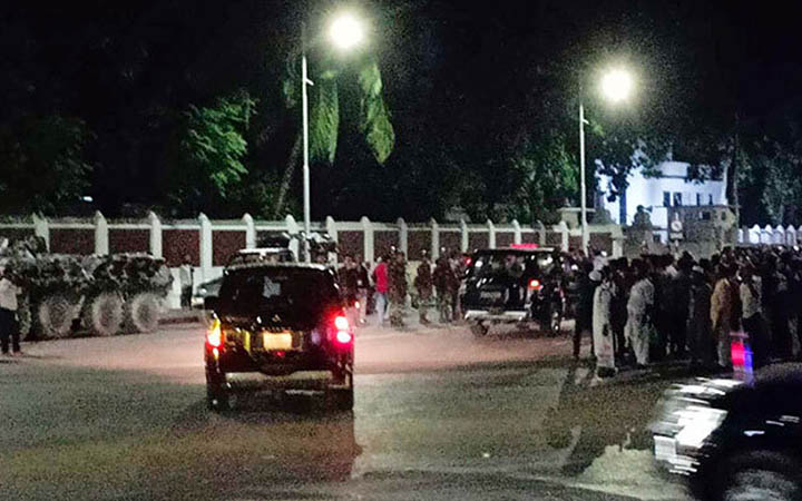 বঙ্গভবনে তিন বাহিনীর প্রধান