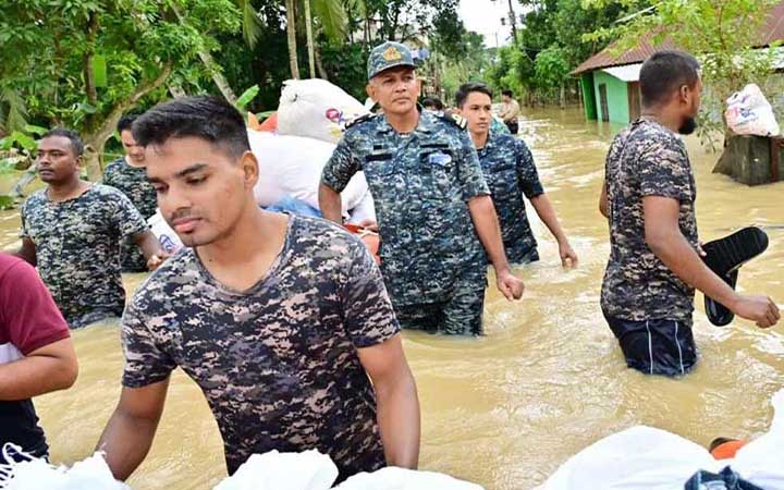 বন্যার্তদের সহায়তায় সশস্ত্র বাহিনী