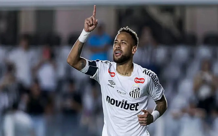 গোলের পর ভক্ত ‘মোটা’ বলায় তর্কে জড়ালেন নেইমার