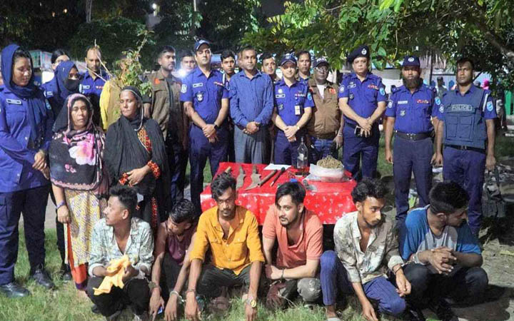 নারায়ণগঞ্জে মাদক-অস্ত্রসহ আটক ২৪