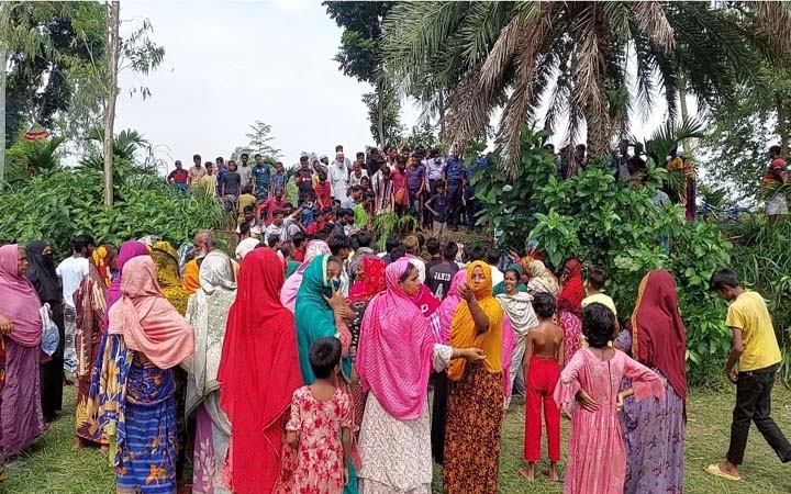 পাবনায় কাপড় ব্যবসায়ীকে হাত পা বিচ্ছিন্ন করে কুপিয়ে হত্যা
