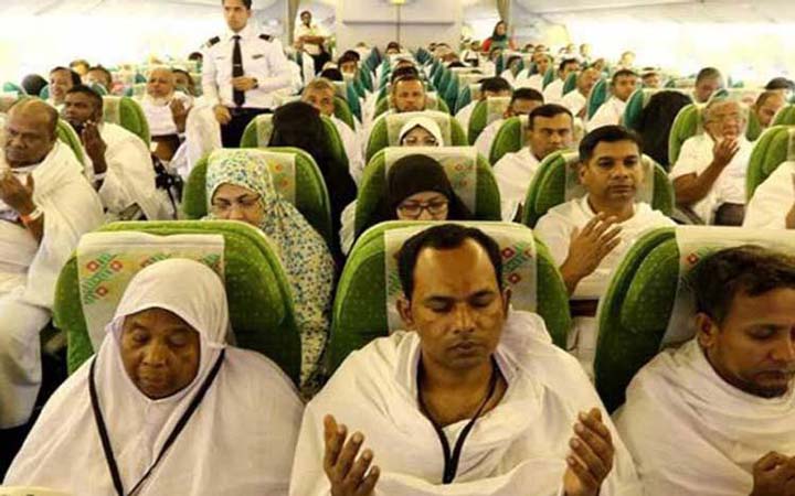 ৪১৯ হজযাত্রী নিয়ে ঢাকা ছাড়ল প্রথম ফ্লাইট