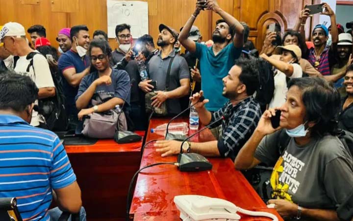 শ্রীলঙ্কার বিক্ষোভকারীদের ৬ দফা দাবি