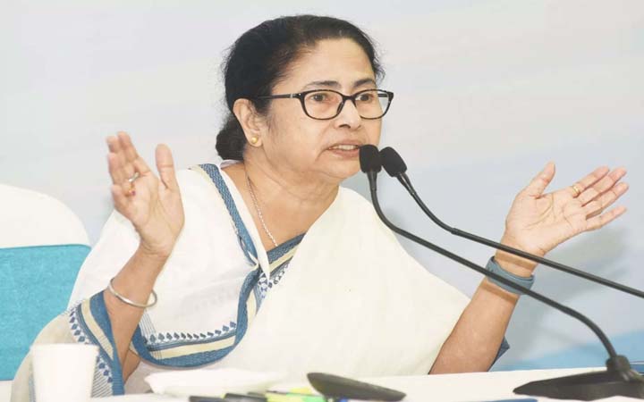 ট্রেনে অ্যান্টি কলিশন ডিভাইস না থাকায় ভয়াবহ দুর্ঘটনা হয়েছে : মমতা