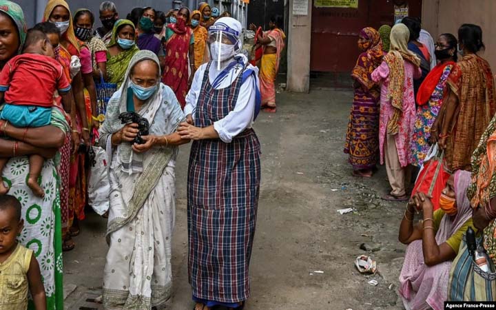 মিশনারিজ অফ চ্যারিটিতে বিদেশী অর্থায়নের ওপর ভারতের নিষেধাজ্ঞায় বিতর্কের সৃষ্টি