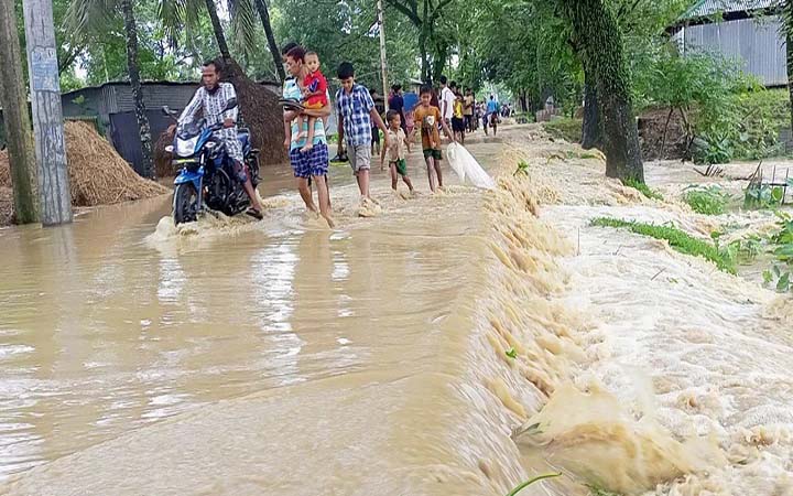 বন্যার পানি অপসারণে প্রয়োজনে রাস্তা কেটে ফেলার নির্দেশ