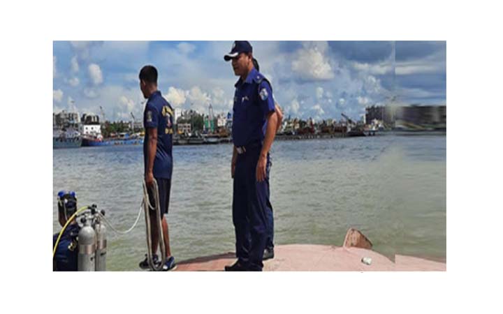কর্ণফুলীতে জাহাজডুবি : ক্যাপ্টেনসহ ৪ জনের লাশ উদ্ধার