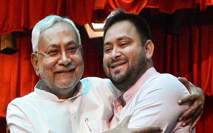 অষ্টমবারের মতো বিহারের মুখ্যমন্ত্রী পদে শপথ নিলেন নীতীশ