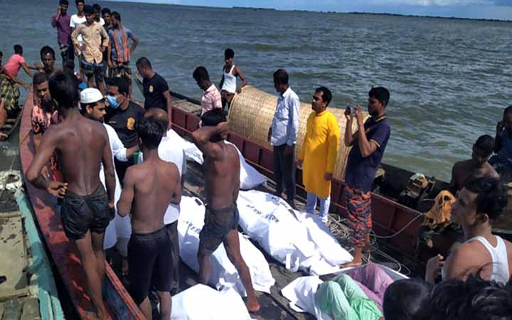 নেত্রকোনায় ট্রলার ডুবিতে ১৭ জনের লাশ উদ্ধার