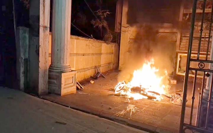 সাবেক শিক্ষামন্ত্রী নওফেলের বাসায় হামলা ও অগ্নিসংযোগ