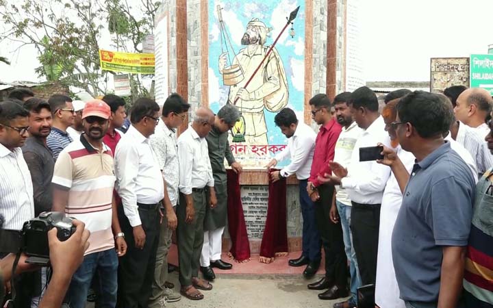 কুষ্টিয়ার কুমারখালীতে গগণ হরকরা’র মূর‌্যাল উদ্বোধন