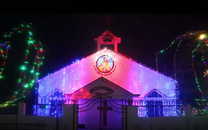 বর্ণিল সাজে সেজেছে পাবনার খ্রিষ্টানপল্লী