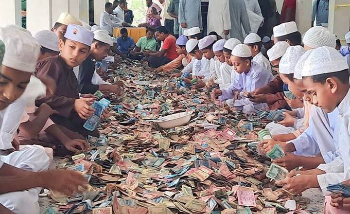 পাগলা মসজিদের দানবাক্সে শেখ হাসিনাকে নিয়ে চিরকুট