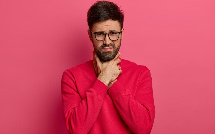 এই সময়ে গলা ব্যথা? জেনে নিন ঘরোয়া সমাধান