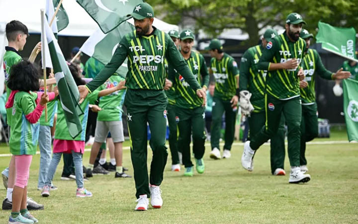 পাকিস্তানকে হারিয়ে সিরিজে এগিয়ে ইংল্যান্ড