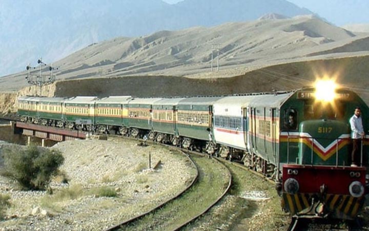 পাকিস্তানে ট্রেনে জঙ্গিদের হাতে জিম্মি ১০৪ জন উদ্ধার, নিহত ১৬