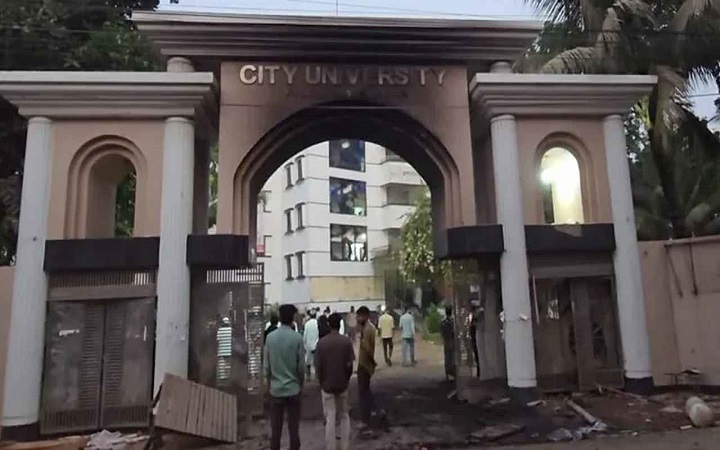 সংঘর্ষের পর বন্ধ ঘোষণা সিটি ইউনিভার্সিটি, হল ছাড়ার নির্দেশ