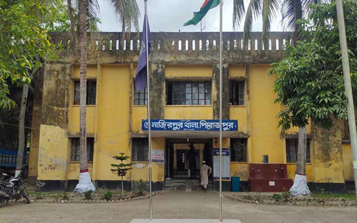 অটোরিকশার ধাক্কায় প্রাণ গেল কৃষকের, আহত ২ স্কুলছাত্রী