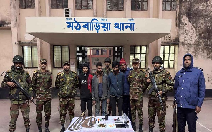 মঠবাড়িয়ায় অস্ত্র ও মাদকসহ আটক ৩