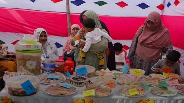 সাতক্ষীরায় বাহারি পিঠা উৎসব