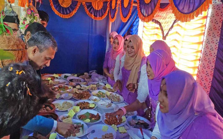 পিঠা উৎসবে মুখোরিত চুয়াডাঙ্গা সরকারি কলেজ
