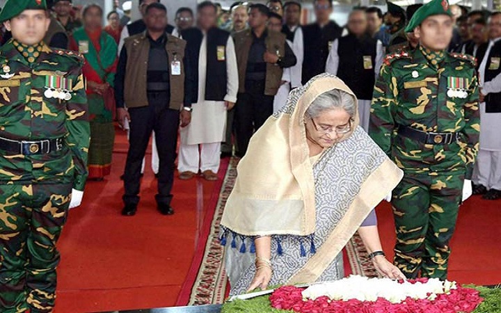 মুজিববর্ষে বঙ্গবন্ধুর প্রতিকৃতিতে প্রধানমন্ত্রীর শ্রদ্ধা