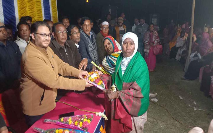 বিএনপি-জাতীয় পার্টি থেকে ৩শ নেতাকর্মীর আ.লীগে যোগদান