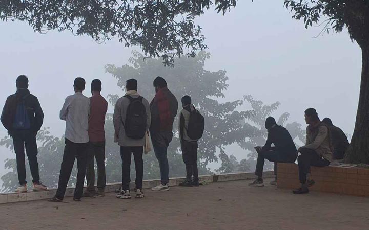 পঞ্চগড়ে কুয়াশায় বাড়ছে শীত, তাপমাত্রা ১৬ ডিগ্রির ঘরে