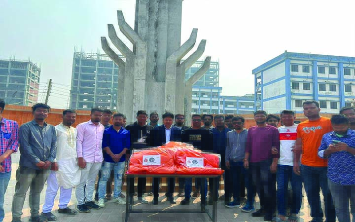 শীতার্তদের মাঝে পাবিপ্রবি ছাত্রলীগের কম্বল বিতরণ