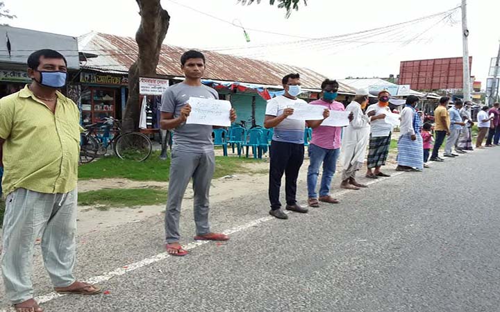 মাদক, জুয়া ও সন্ত্রাসী কর্মকান্ড বন্ধের প্রতিবাদে গ্রামবাসীর মানববন্ধন ও প্রতিবাদসভা