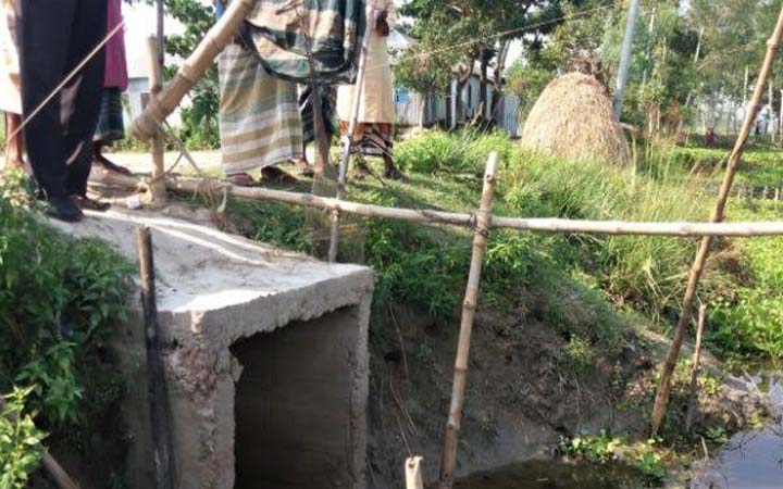 অপরিকল্পিতভাবে নতুন কালভার্ট নির্মাণ করায় সহস্রাধিক জমি জলাবদ্ধতা