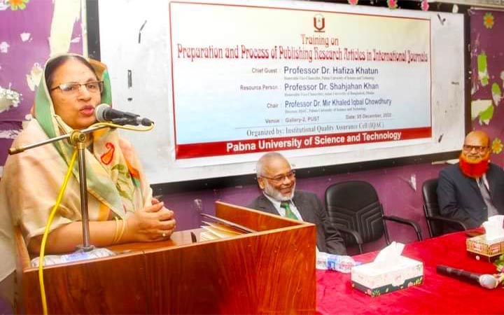 পাবিপ্রবিতে আন্তর্জাতিক জার্নালে গবেষণা নিবন্ধ ও প্রকাশ বিষয়ক দিনব্যাপী কর্মশালা