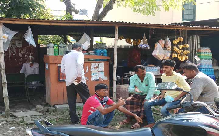 পাবনায় মাস্ক ব্যবহার মানুষের সংখ্যা কম
