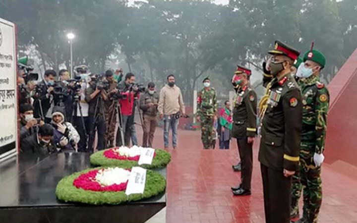 শহীদ বুদ্ধিজীবী স্মৃতিসৌধে রাষ্ট্রপতি ও প্রধানমন্ত্রীর শ্রদ্ধা