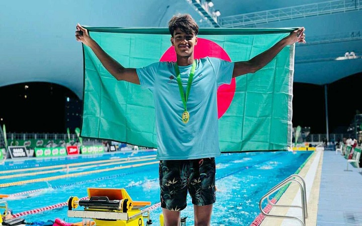 মালয়েশিয়ায় বাংলাদেশি সাঁতারু রাফির স্বর্ণজয়
