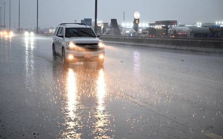 সৌদিতে টানা চারদিন ভারী বৃষ্টিপাতের সম্ভাবনা
