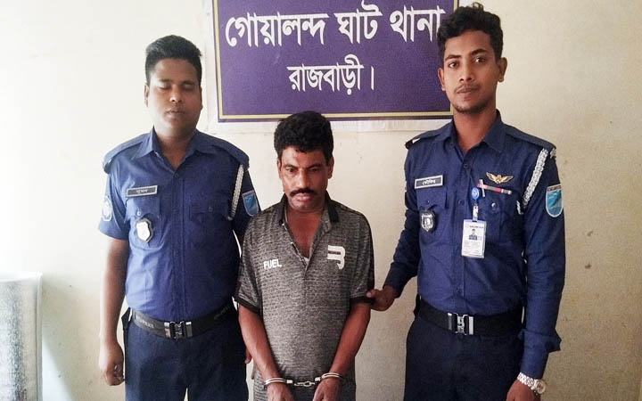 দৌলতদিয়ায় চুরি-ছিনতাইয়ের মূল হোতা গ্রেপ্তার