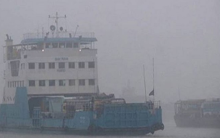 দৌলতদিয়া ও পাটুরিয়ায় ফেরি চলাচল বন্ধ
