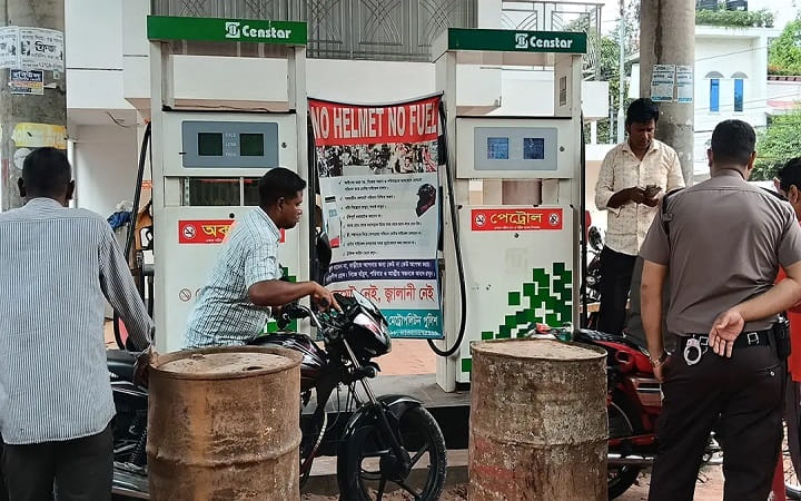 রংপুরে ড্রাইভিং লাইসেন্স ও কাগজপত্র ছাড়া জ্বালানি তেল সরবরাহে নিষেধাজ্ঞা